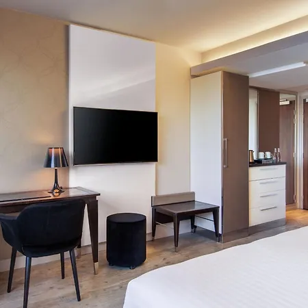 Hotel Ac Porte Maillot By Marriott París