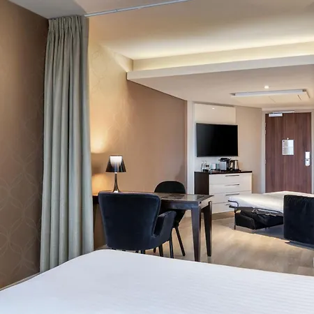 Hotel Ac Porte Maillot By Marriott