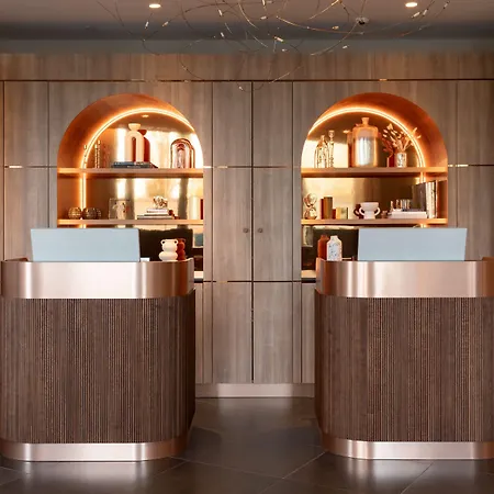 Ac Porte Maillot By Marriott Hotel