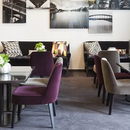 Hotel Ac Porte Maillot By Marriott 4*