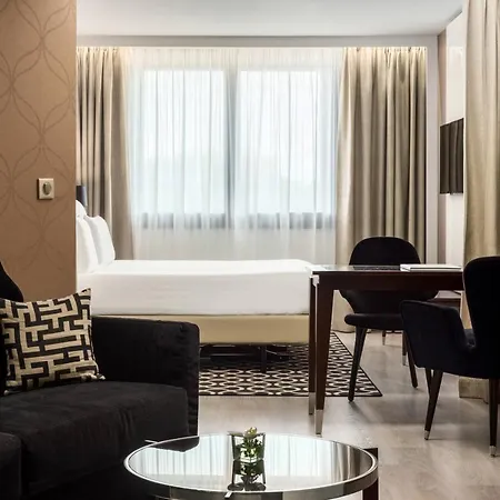 Ac Porte Maillot By Marriott 4* París