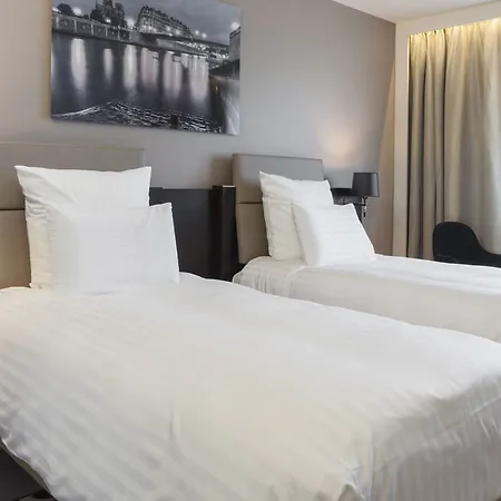 Hotel Ac Porte Maillot By Marriott 4*