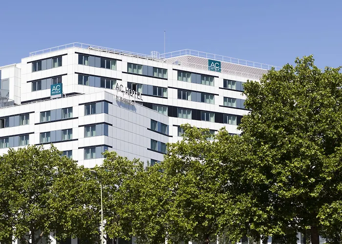 Ac Porte Maillot By Marriott Hotel