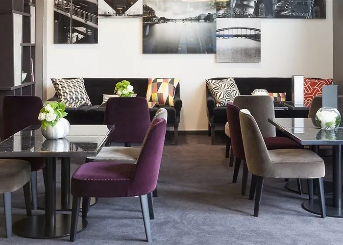 Hotel Ac Porte Maillot By Marriott 4*