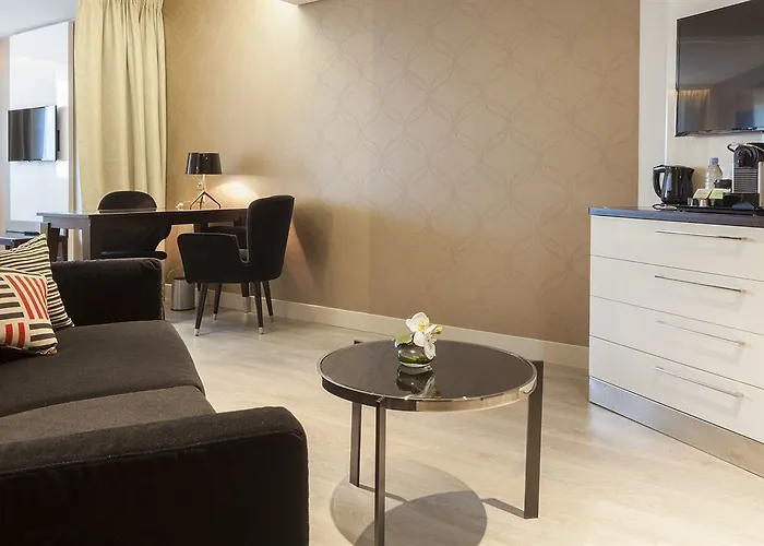 Ac Porte Maillot By Marriott Paris