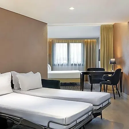 Hotel Ac Porte Maillot By Marriott París