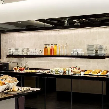 Ac Porte Maillot Hotel 4*