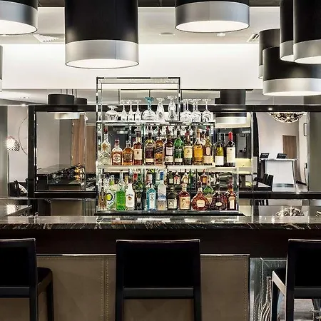Ac Porte Maillot Hotel 4*